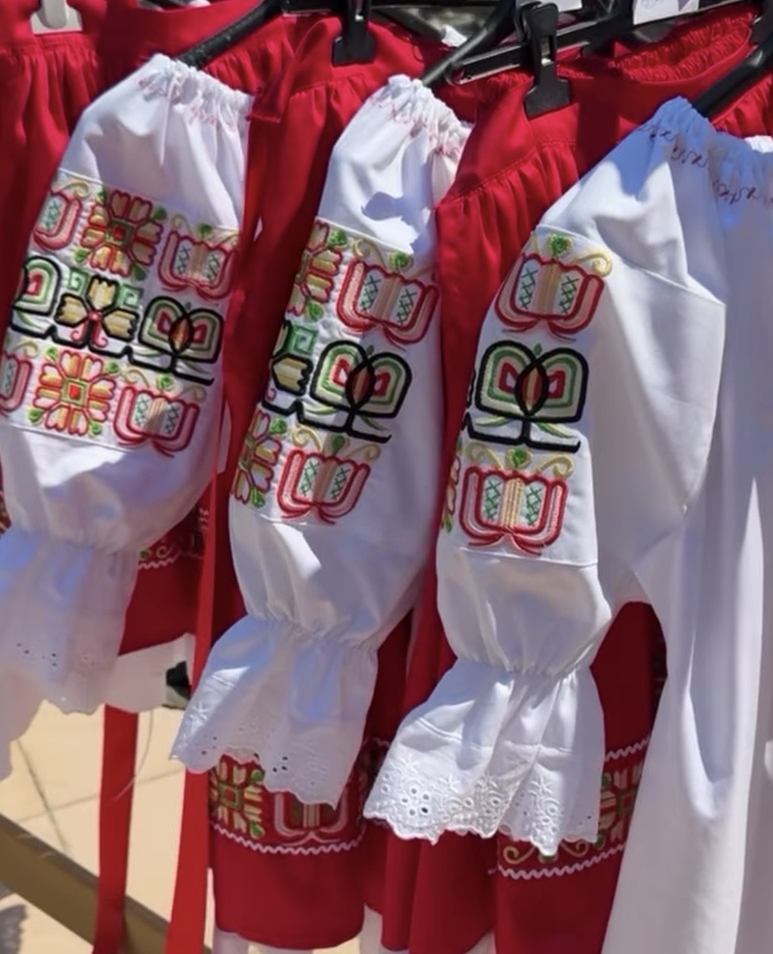 Vyšívané folklórne rukávy na mieru